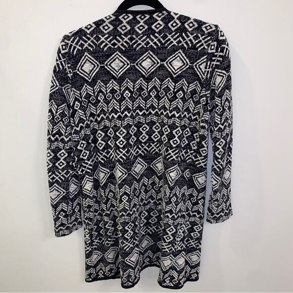 Forever 21 Black and White Aztec Tribal Print Open Cardigan Sweater Size Small - Picture 4 of 4